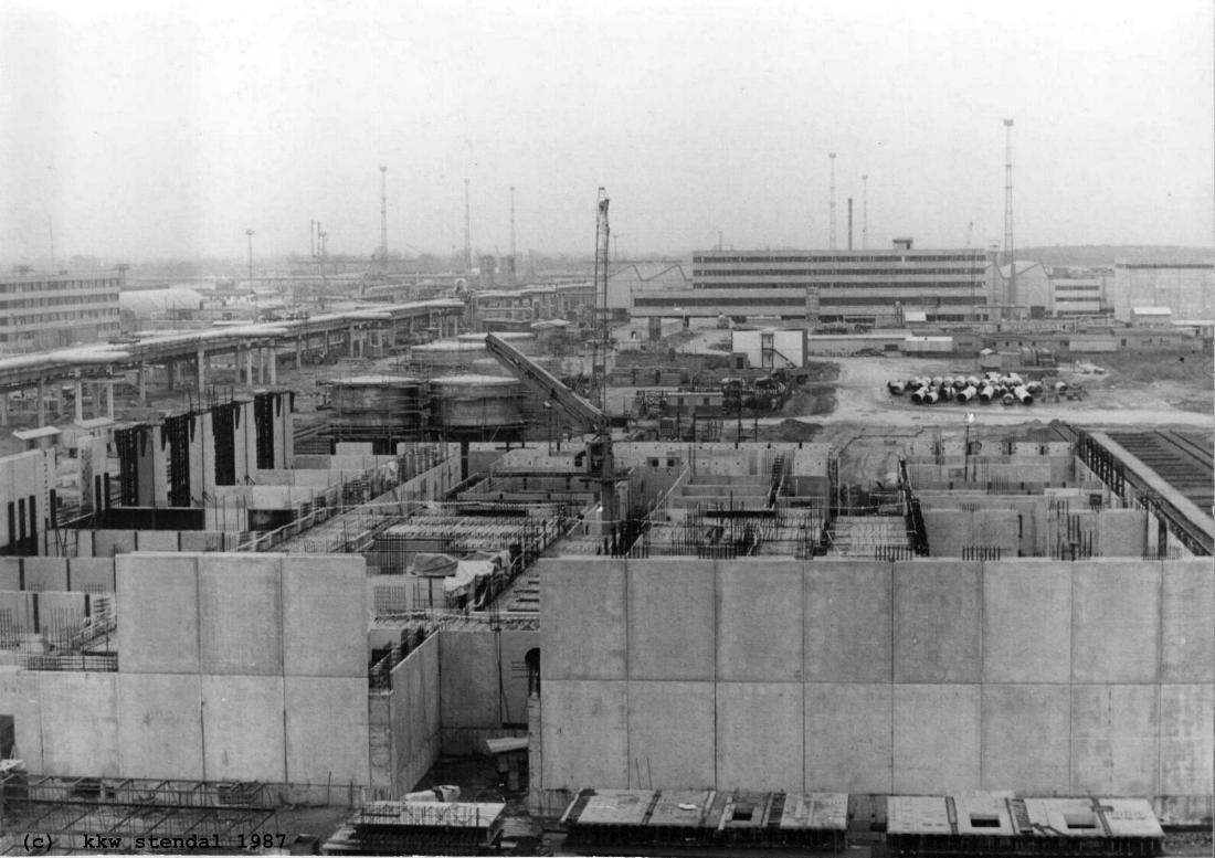  AKW/KKW Stendal 1987, Blick vom Reaktorgebäude 1 auf Reaktorgebäude 2 