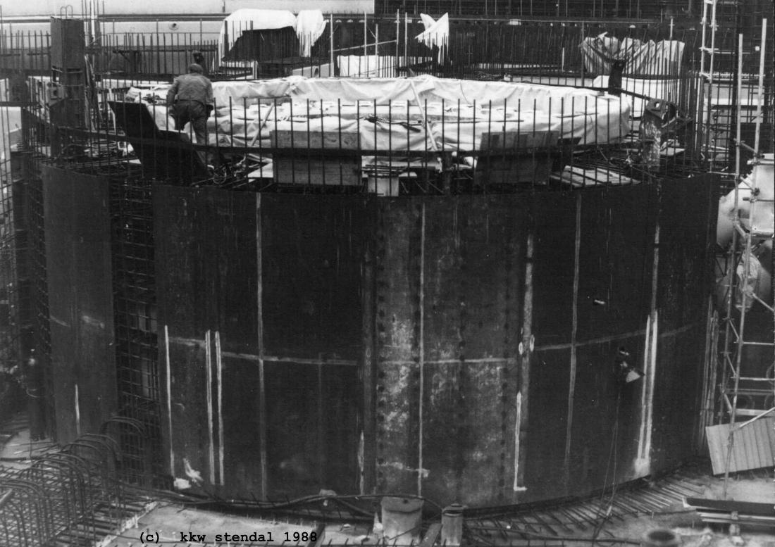  AKW/KKW Stendal 1988, Bereits in Reaktorgebäude 1 eingehoben, fertig für
Schwerbeton 